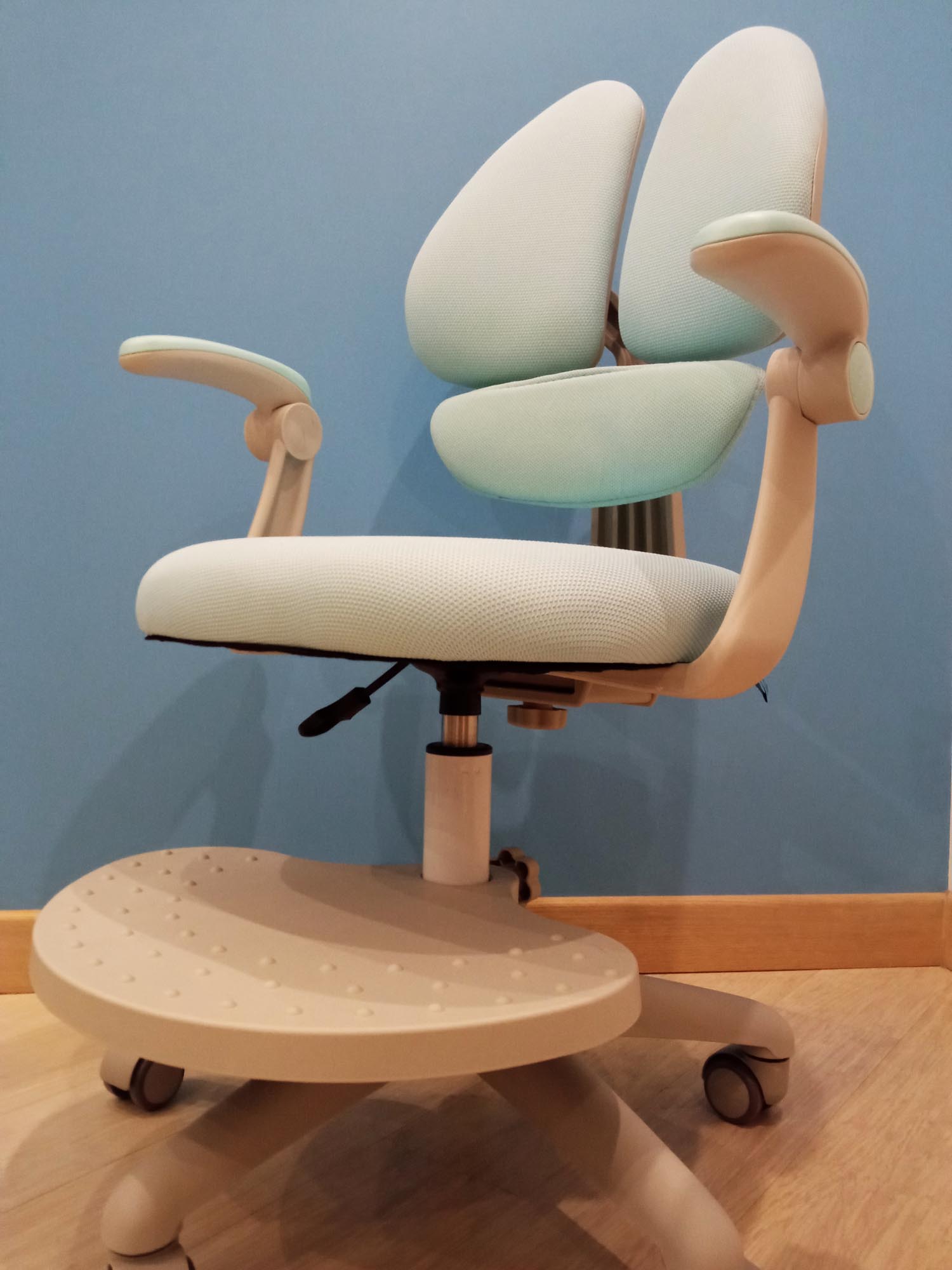 Детское кресло