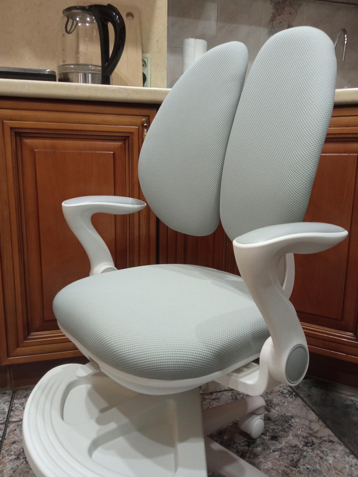 Детское кресло